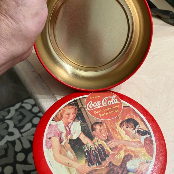 1993 Bristol Ware Retro Drink Coca Cola Round Metal Tin - Picture 3 of 9